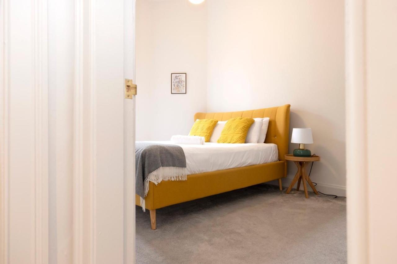 Joivy Sophisticated Apt Near Edinburgh Castle Exterior photo